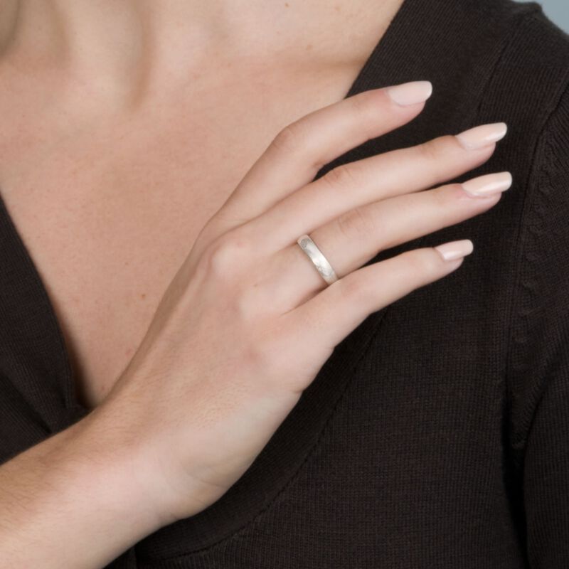 Women's 4mm 14kt White Gold Wedding Band image number 2