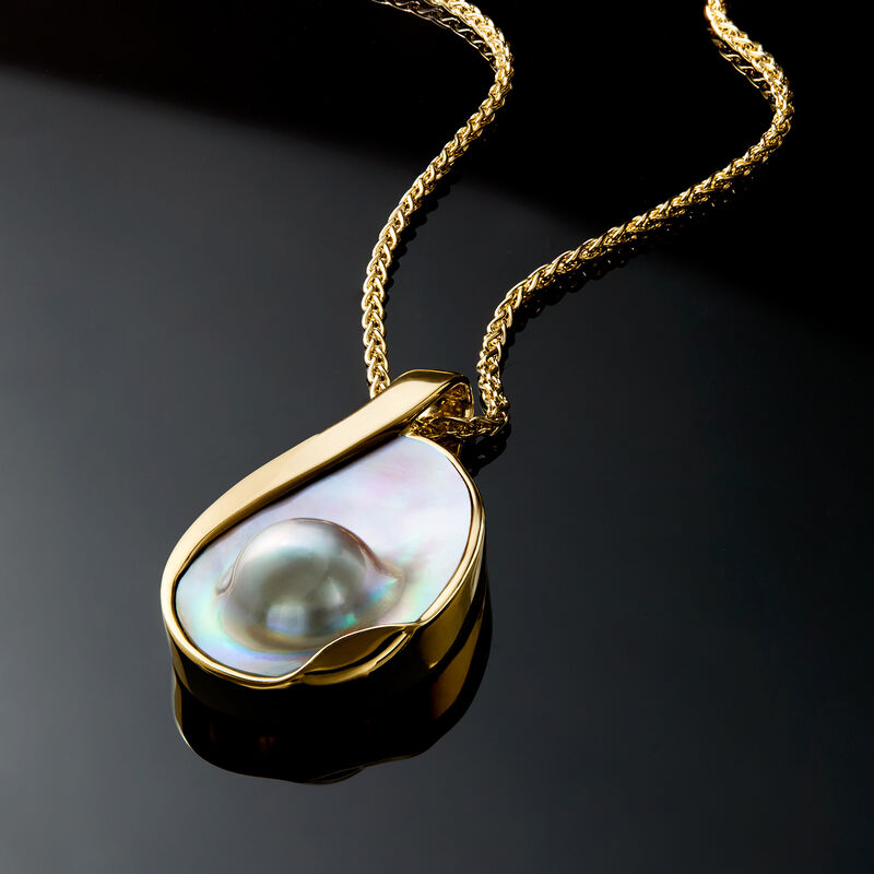 C. 1980 Vintage 43x26mm Cultured Blister Pearl Pendant Necklace in 14kt Yellow Gold. 24" image number 2