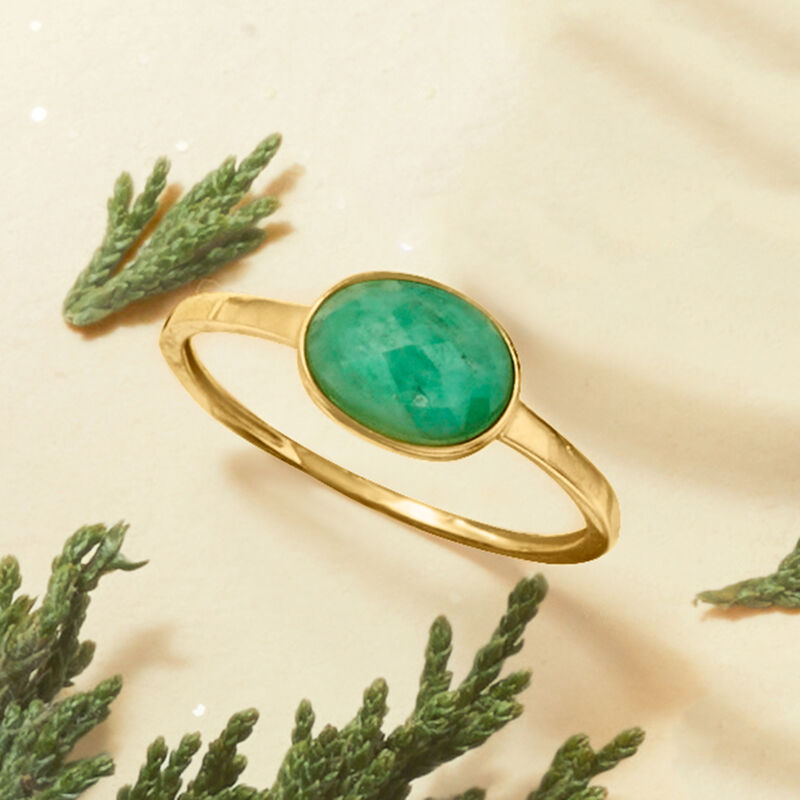 1.00 Carat Emerald Ring in 14kt Yellow Gold image number 3