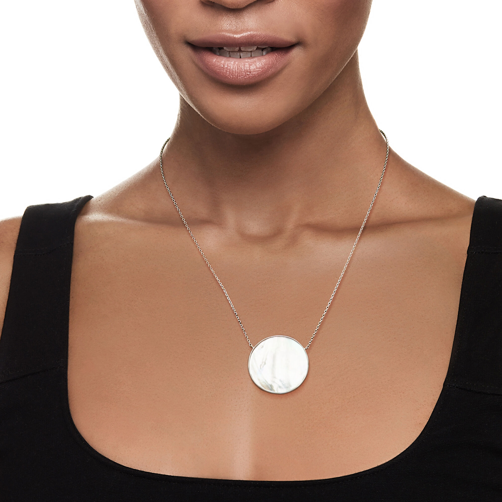 Mother-of-Pearl Necklace in Sterling Silver. 18