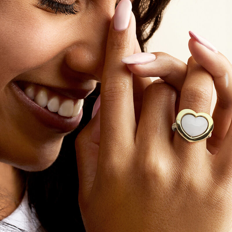 C. 1990 Vintage Mimi Milano White Jade Doublet Heart Flip Ring in 18kt Yellow Gold. Size 6 image number 1