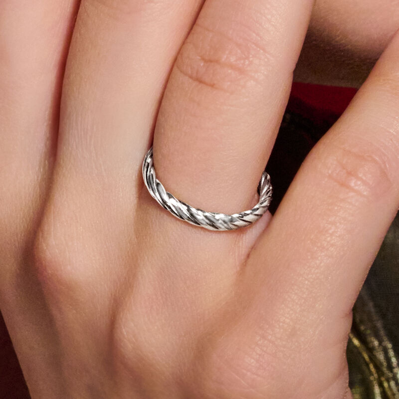 14kt White Gold Twisted Ring. Size 10 image number 4