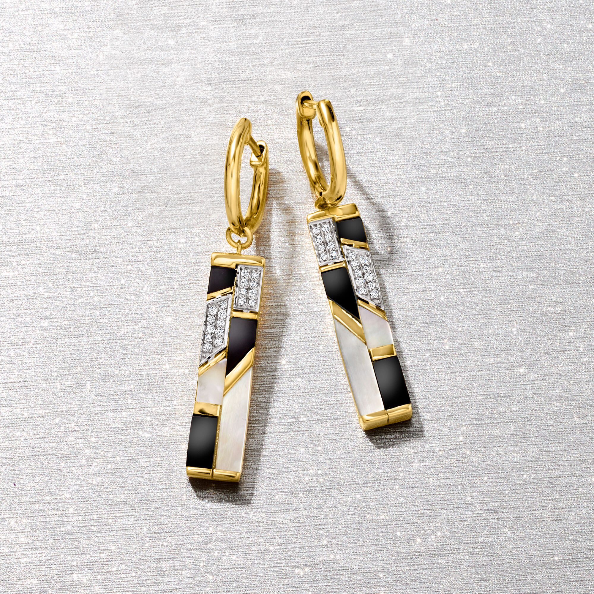 売れ筋新商品 Mother-of-Pearl and t.w. ct. .10 with Earrings Drop Onyx アクセサリー