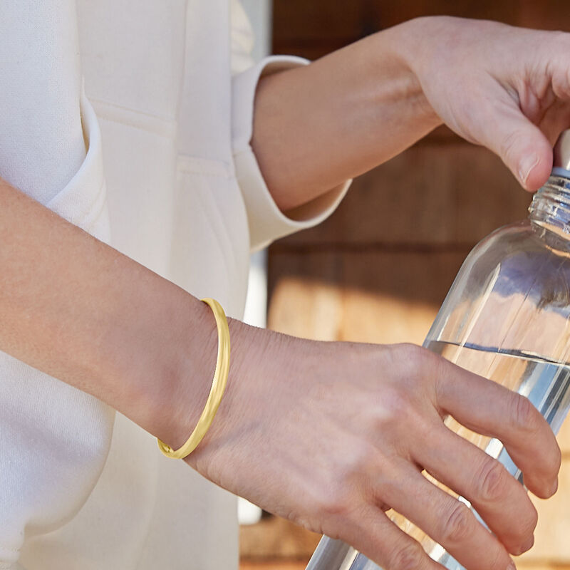 5mm 10kt Yellow Gold Round Bangle Bracelet image number 4