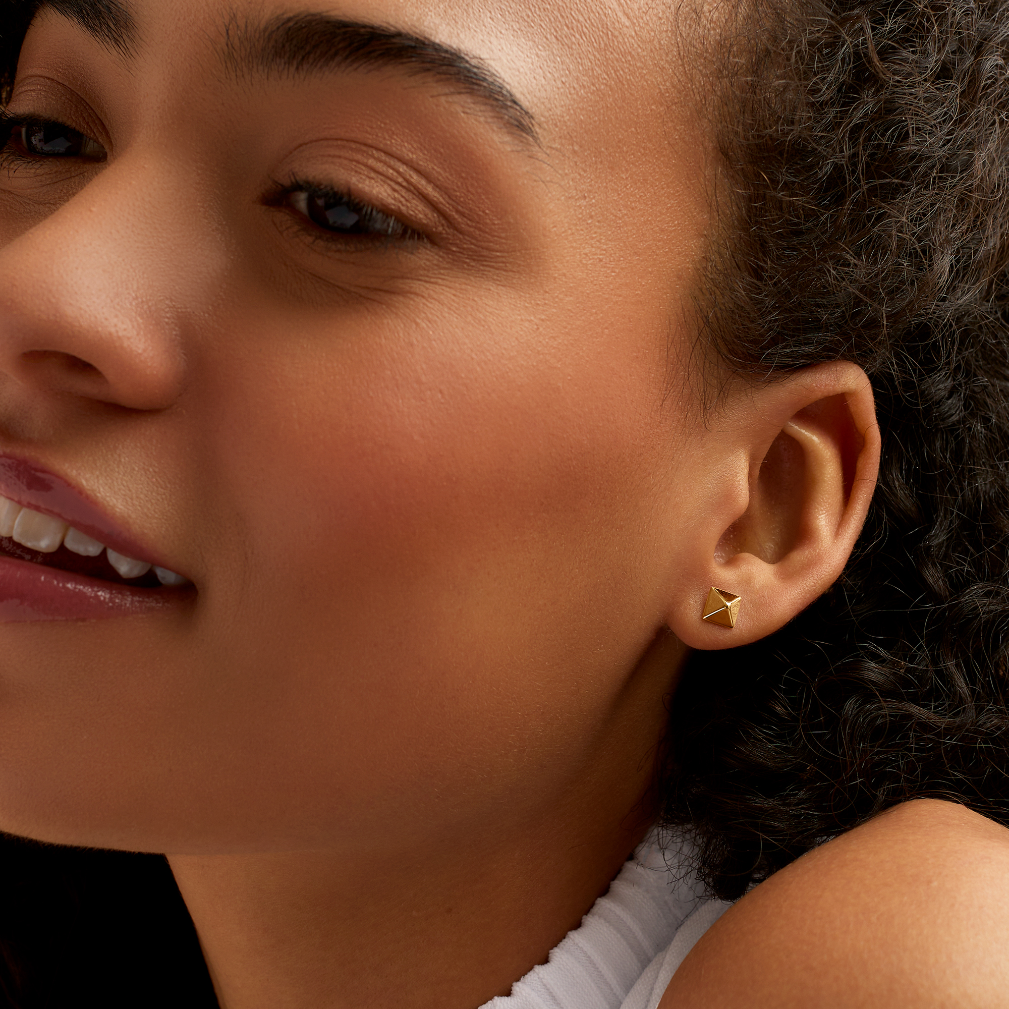 6mm 14kt Yellow Gold Pyramid Stud Earrings