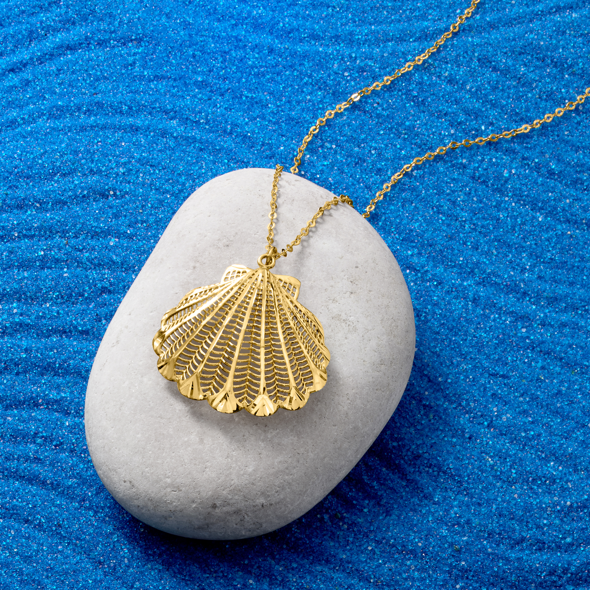 Gold scallop shell necklace discount