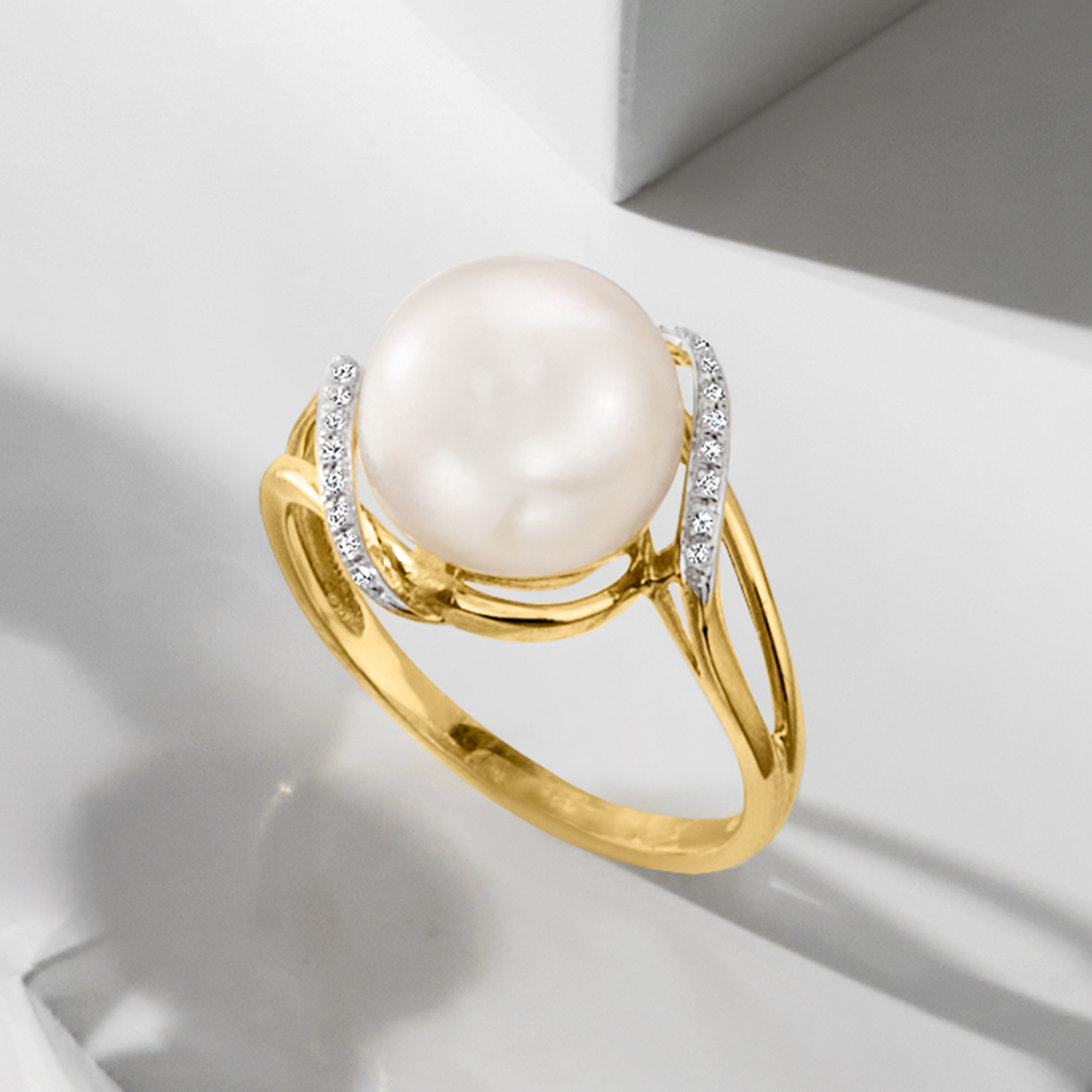 10mm Cultured Pearl Wave Ring with Diamonds in 14kt Yellow Gold